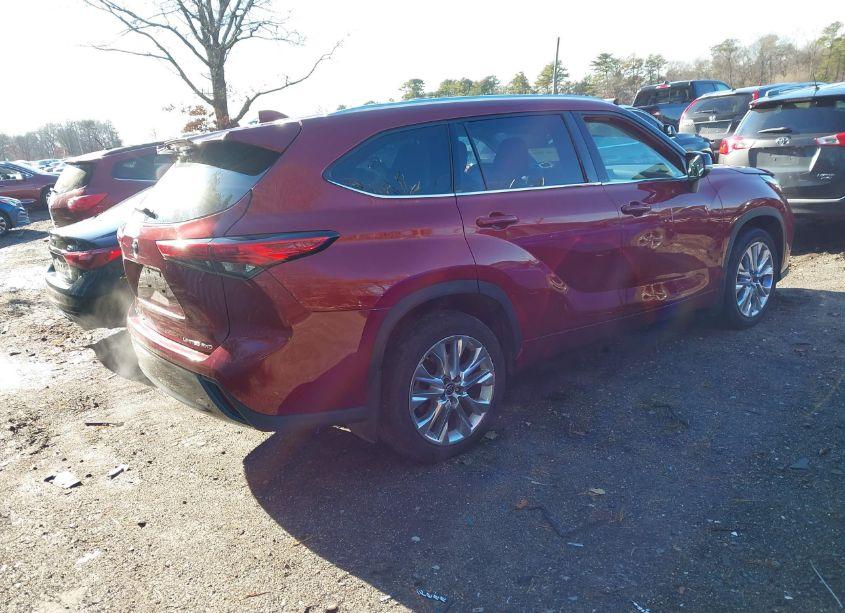 Photo 4 of 2022 Toyota Highlander LIMITED (VIN 5TDDZRBH2NS185168)