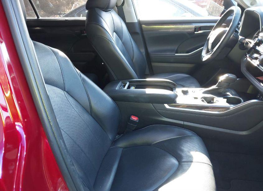 Photo 5 of 2022 Toyota Highlander LIMITED (VIN 5TDDZRBH2NS185168)