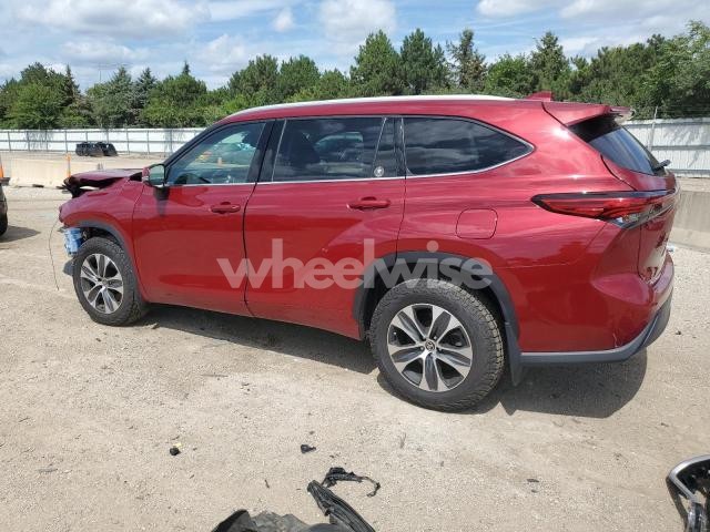 Photo 5 of 2022 TOYOTA HIGHLANDER XLE (VIN 5TDDZRBH3NS233907)