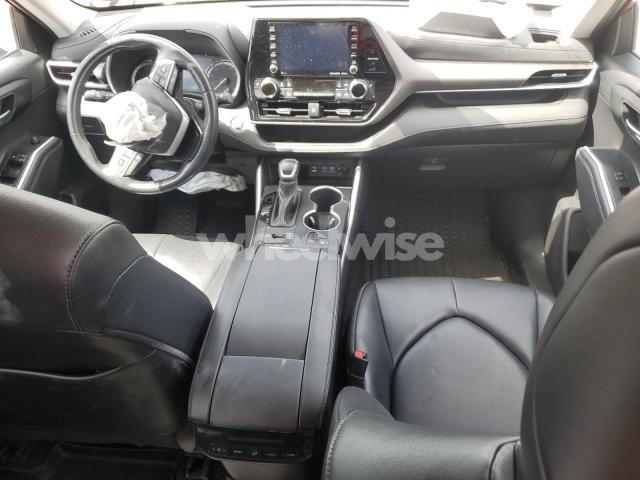 Photo 6 of 2022 TOYOTA HIGHLANDER XLE (VIN 5TDDZRBH3NS233907)
