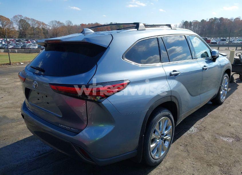 Photo 4 of 2022 Toyota Highlander LIMITED (VIN 5TDDZRBH3NS235771)