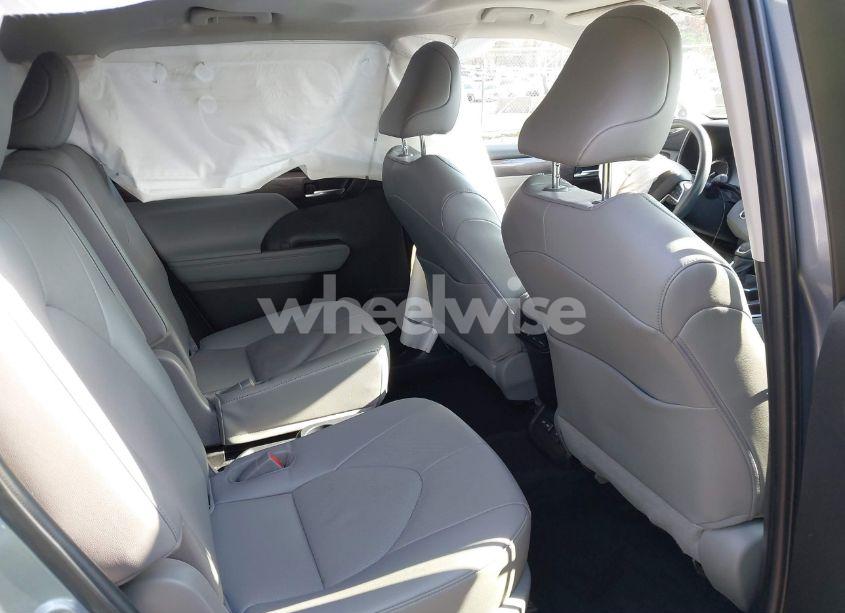 Photo 8 of 2022 Toyota Highlander LIMITED (VIN 5TDDZRBH3NS235771)