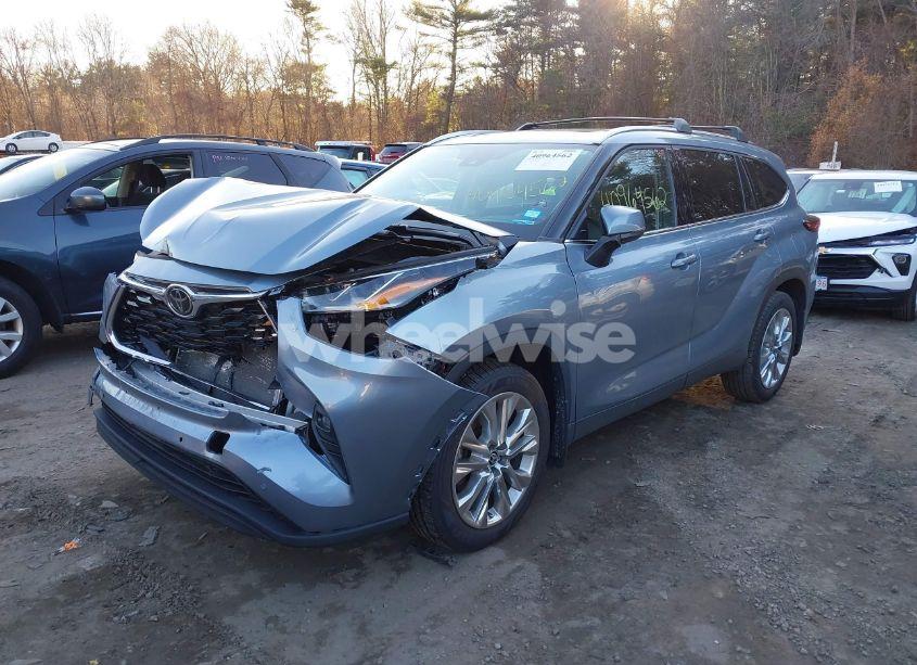 Photo 2 of 2022 Toyota Highlander LIMITED (VIN 5TDDZRBH4NS203847)