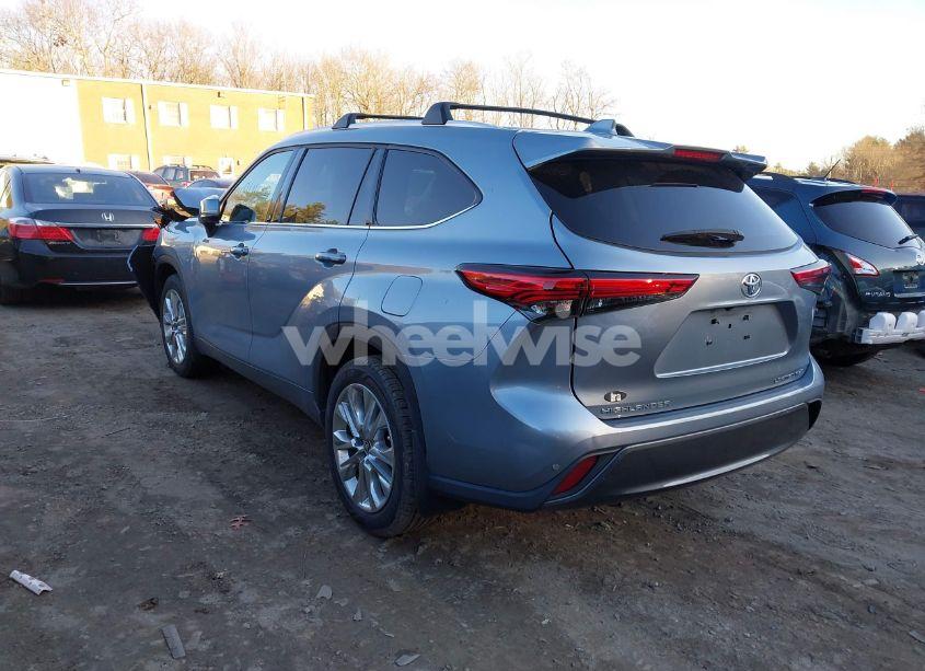 Photo 3 of 2022 Toyota Highlander LIMITED (VIN 5TDDZRBH4NS203847)