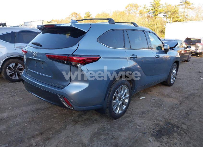 Photo 4 of 2022 Toyota Highlander LIMITED (VIN 5TDDZRBH4NS203847)