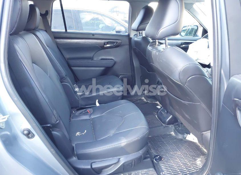 Photo 8 of 2022 Toyota Highlander LIMITED (VIN 5TDDZRBH4NS203847)