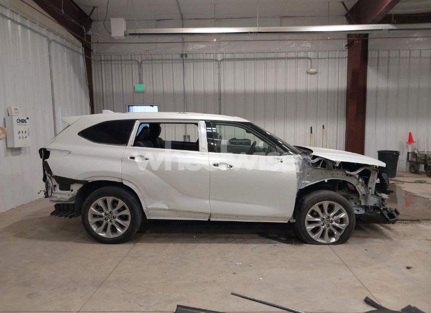 Photo 14 of 2022 Toyota Highlander LIMITED (VIN 5TDDZRBH5NS161253)