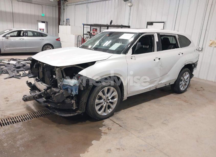 Photo 2 of 2022 Toyota Highlander LIMITED (VIN 5TDDZRBH5NS161253)