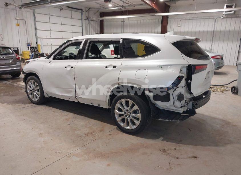 Photo 3 of 2022 Toyota Highlander LIMITED (VIN 5TDDZRBH5NS161253)