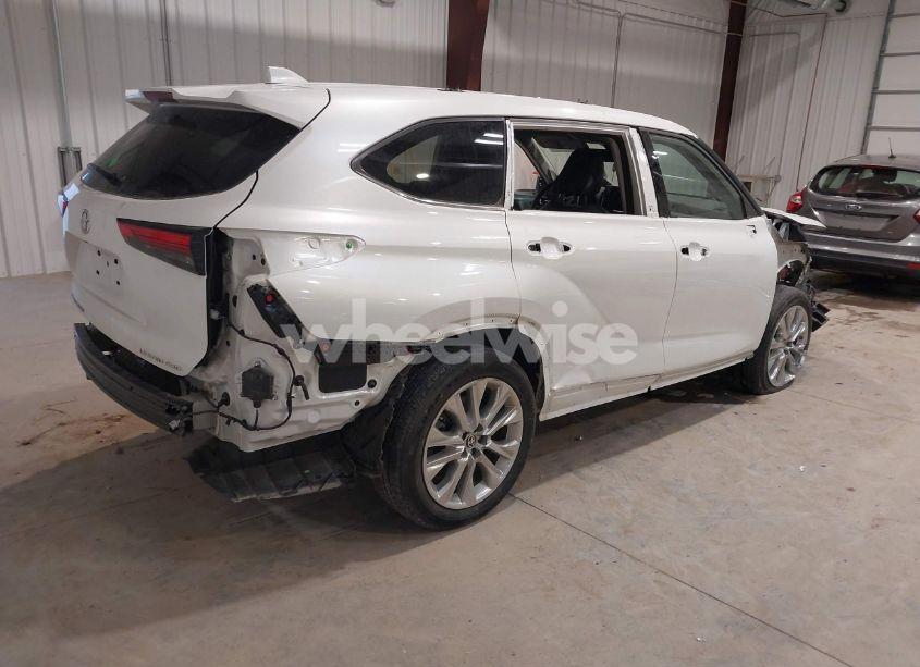 Photo 4 of 2022 Toyota Highlander LIMITED (VIN 5TDDZRBH5NS161253)