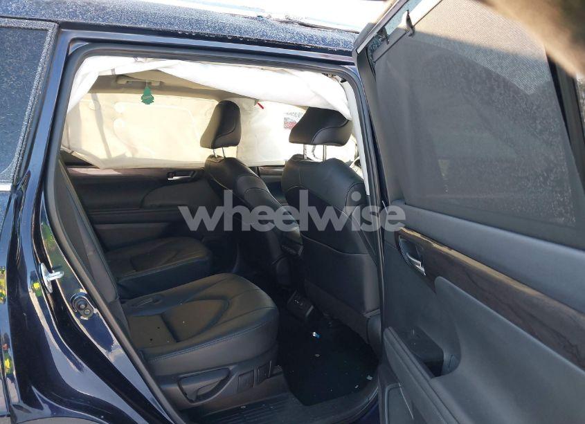 Photo 8 of 2021 Toyota Highlander LIMITED (VIN 5TDDZRBH6MS550871)