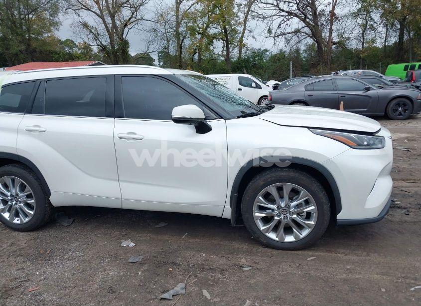 Photo 13 of 2020 Toyota Highlander LIMITED (VIN 5TDDZRBH8LS045526)