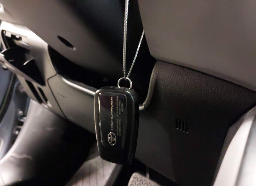 Photo 11 of 2021 Toyota Highlander LIMITED (VIN 5TDDZRBH8MS113499)