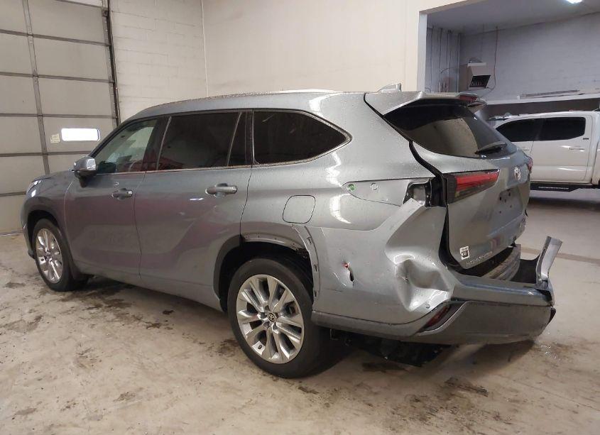 Photo 15 of 2021 Toyota Highlander LIMITED (VIN 5TDDZRBH8MS113499)