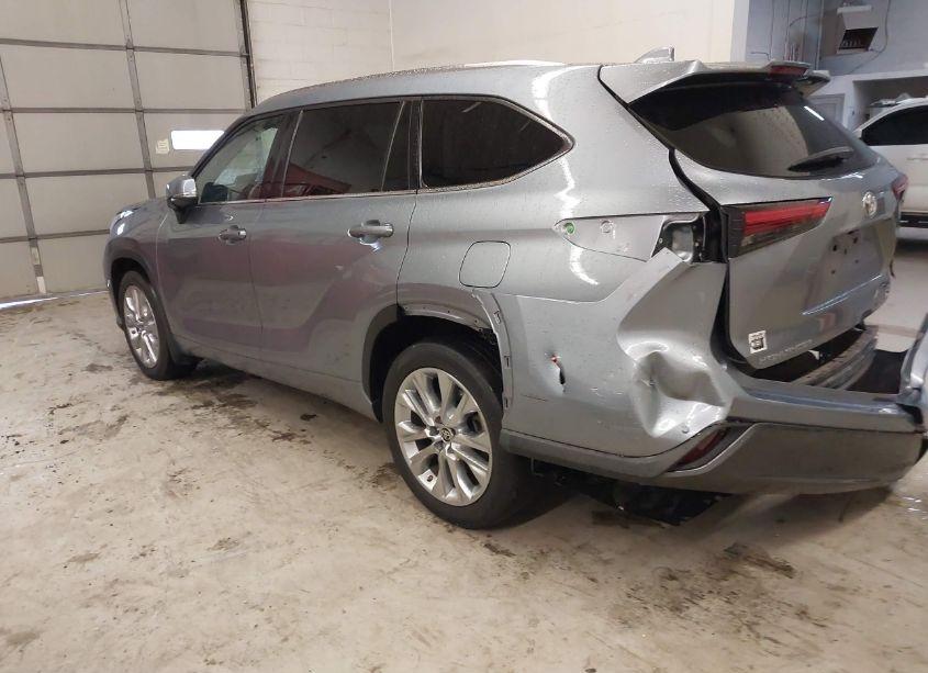Photo 3 of 2021 Toyota Highlander LIMITED (VIN 5TDDZRBH8MS113499)