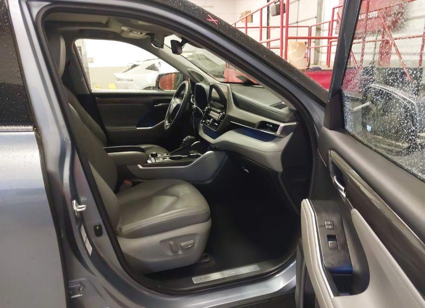 Photo 5 of 2021 Toyota Highlander LIMITED (VIN 5TDDZRBH8MS113499)