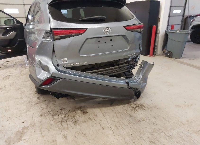 Photo 6 of 2021 Toyota Highlander LIMITED (VIN 5TDDZRBH8MS113499)