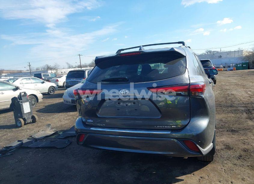 Photo 16 of 2021 Toyota Highlander LIMITED (VIN 5TDDZRBH8MS530265)