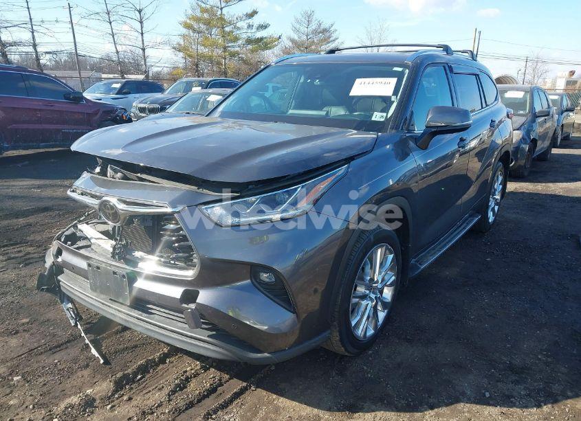 Photo 2 of 2021 Toyota Highlander LIMITED (VIN 5TDDZRBH8MS530265)