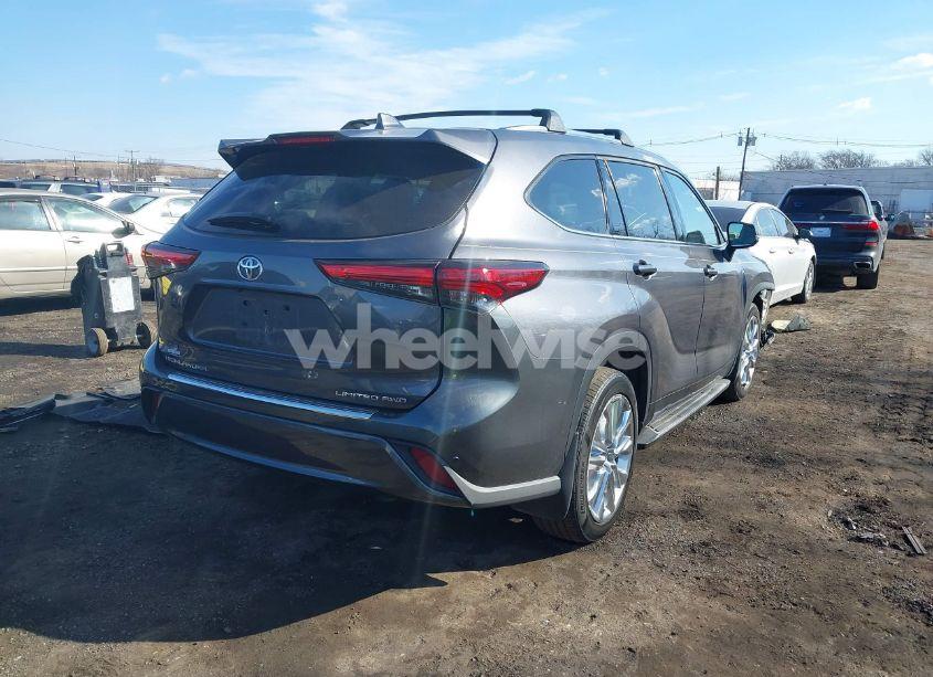 Photo 4 of 2021 Toyota Highlander LIMITED (VIN 5TDDZRBH8MS530265)