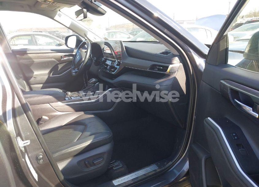 Photo 5 of 2021 Toyota Highlander LIMITED (VIN 5TDDZRBH8MS530265)