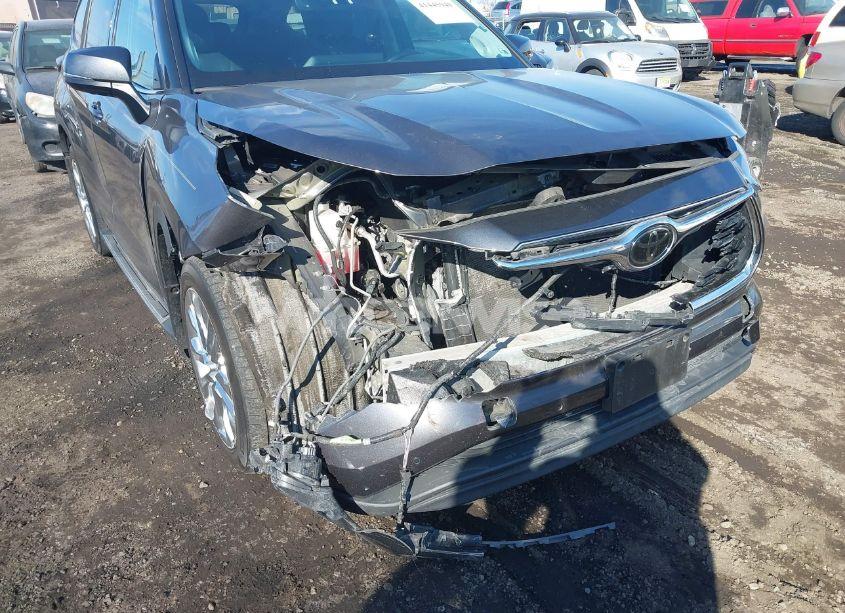 Photo 6 of 2021 Toyota Highlander LIMITED (VIN 5TDDZRBH8MS530265)