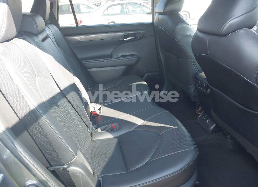 Photo 8 of 2021 Toyota Highlander LIMITED (VIN 5TDDZRBH8MS530265)