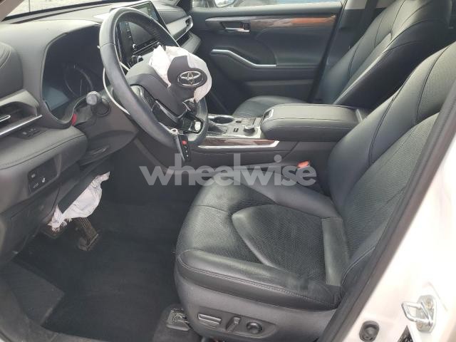 Photo 13 of 2020 TOYOTA HIGHLANDER LIMITED N/A (VIN 5TDDZRBHXLS006114)