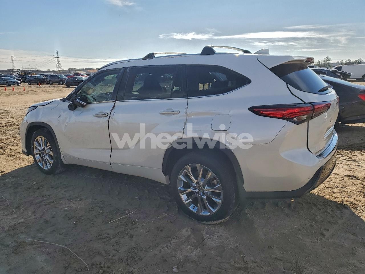 Photo 2 of 2020 TOYOTA HIGHLANDER LIMITED (VIN 5TDDZRBHXLS045902)
