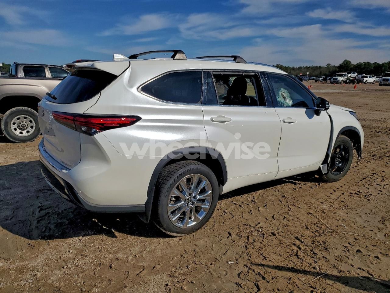 Photo 3 of 2020 TOYOTA HIGHLANDER LIMITED (VIN 5TDDZRBHXLS045902)