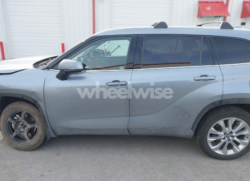 Photo 15 of 2021 Toyota Highlander LIMITED (VIN 5TDDZRBHXMS110992)