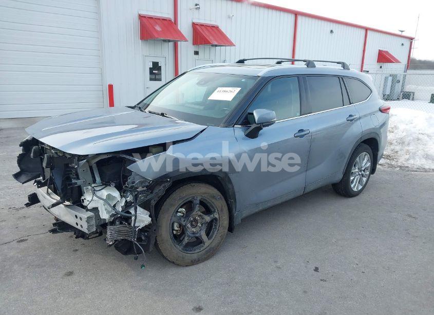 Photo 2 of 2021 Toyota Highlander LIMITED (VIN 5TDDZRBHXMS110992)