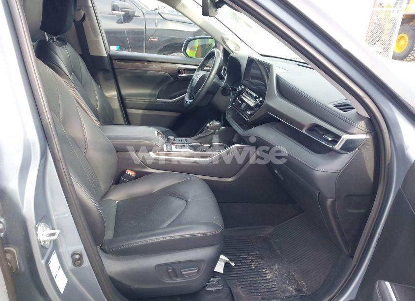 Photo 5 of 2021 Toyota Highlander LIMITED (VIN 5TDDZRBHXMS110992)