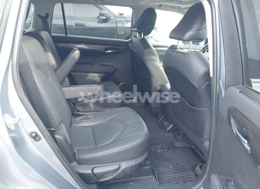 Photo 8 of 2021 Toyota Highlander LIMITED (VIN 5TDDZRBHXMS110992)