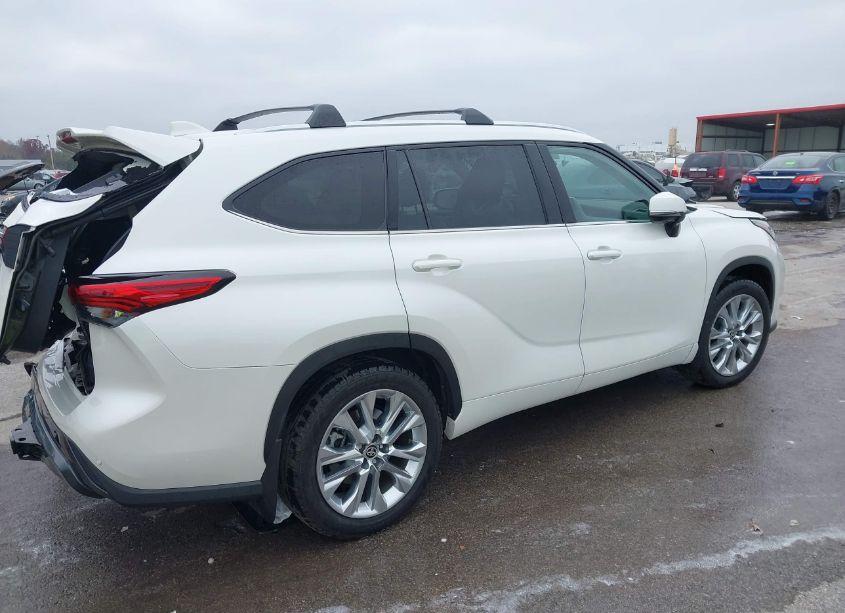 Photo 13 of 2021 Toyota Highlander LIMITED (VIN 5TDDZRBHXMS530798)