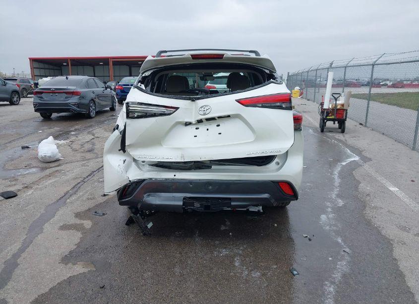 Photo 16 of 2021 Toyota Highlander LIMITED (VIN 5TDDZRBHXMS530798)