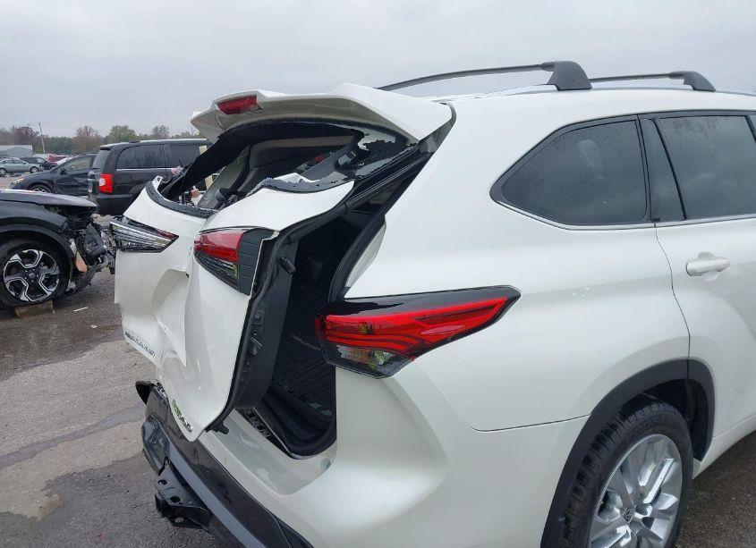 Photo 17 of 2021 Toyota Highlander LIMITED (VIN 5TDDZRBHXMS530798)