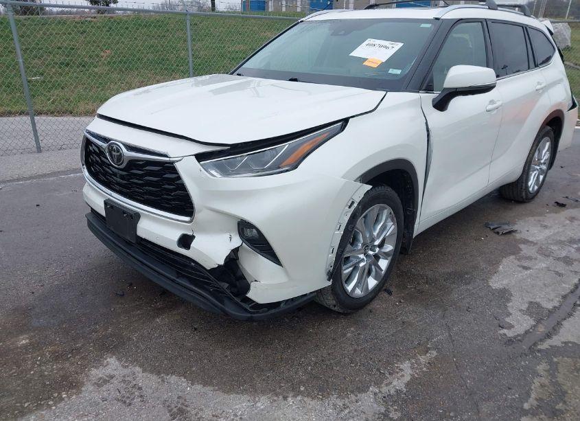 Photo 19 of 2021 Toyota Highlander LIMITED (VIN 5TDDZRBHXMS530798)