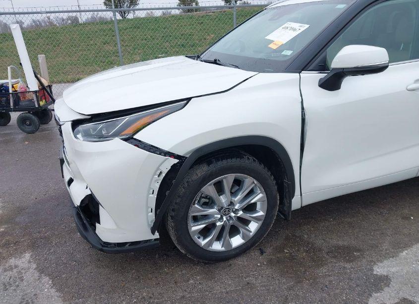 Photo 20 of 2021 Toyota Highlander LIMITED (VIN 5TDDZRBHXMS530798)