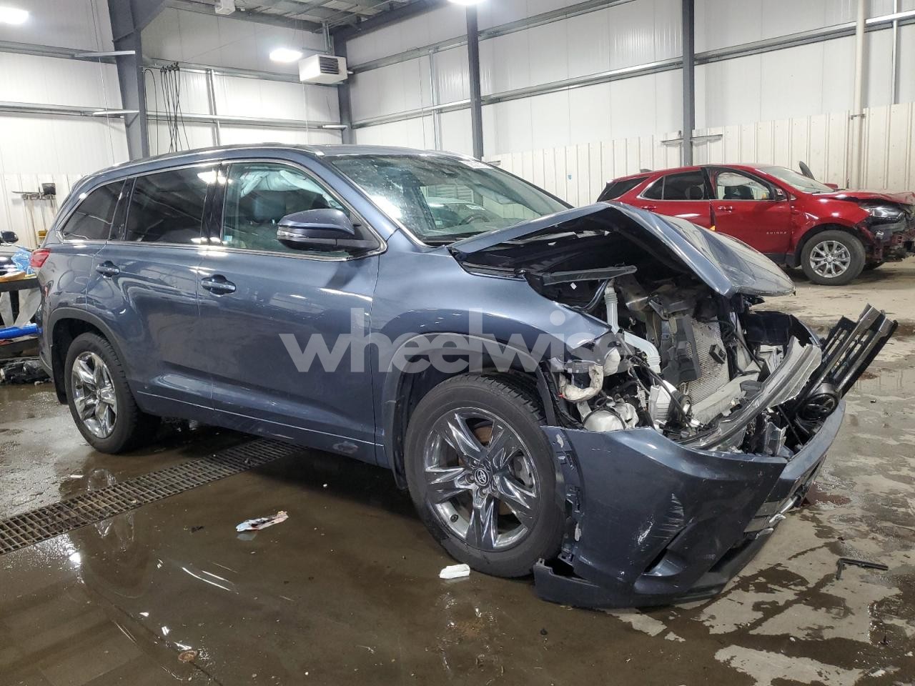 Photo 4 of 2019 TOYOTA HIGHLANDER LIMITED (VIN 5TDDZRFH0KS718933)