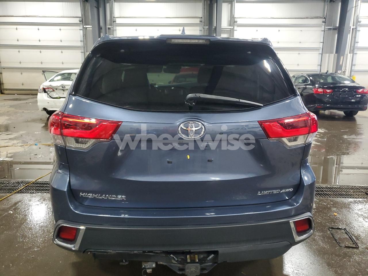 Photo 6 of 2019 TOYOTA HIGHLANDER LIMITED (VIN 5TDDZRFH0KS718933)