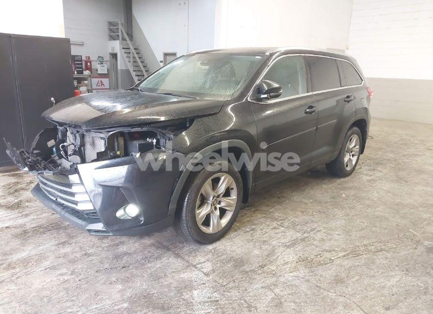 Photo 2 of 2019 Toyota Highlander LIMITED (VIN 5TDDZRFH0KS721380)