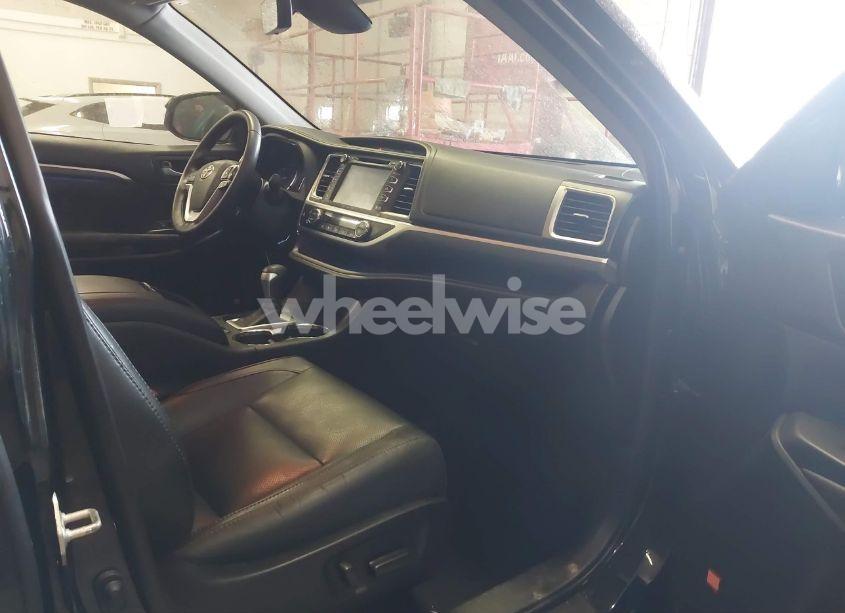 Photo 5 of 2019 Toyota Highlander LIMITED (VIN 5TDDZRFH0KS721380)