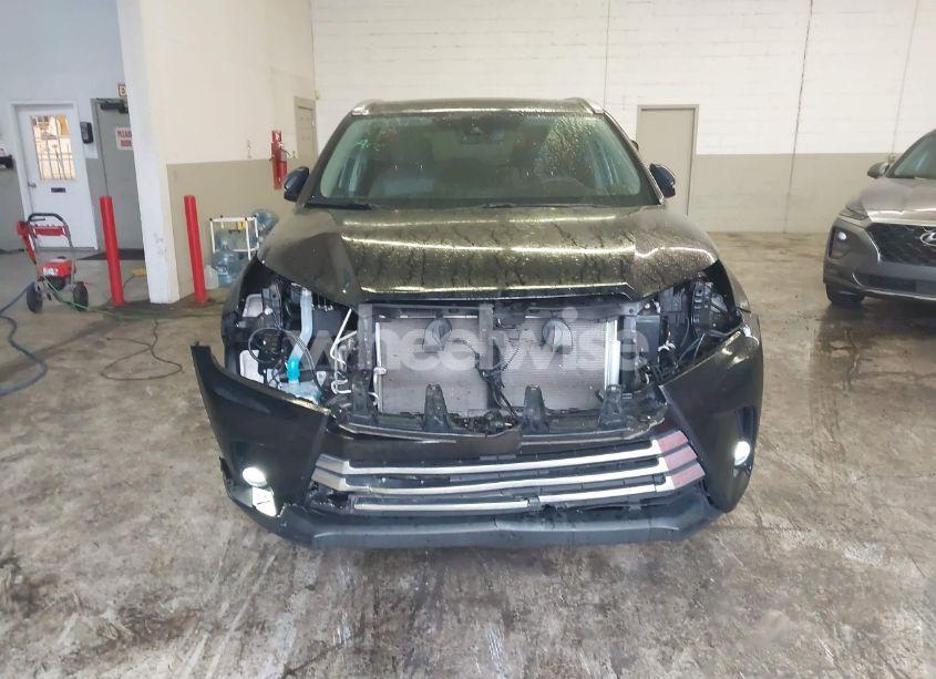 Photo 6 of 2019 Toyota Highlander LIMITED (VIN 5TDDZRFH0KS721380)