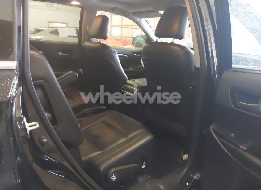 Photo 8 of 2019 Toyota Highlander LIMITED (VIN 5TDDZRFH0KS721380)