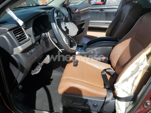 Photo 10 of 2019 TOYOTA HIGHLANDER LIMITED (VIN 5TDDZRFH0KS949024)