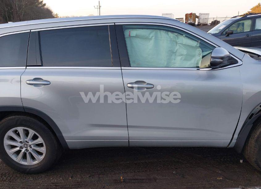 Photo 13 of 2019 Toyota Highlander LIMITED PLATINUM (VIN 5TDDZRFH0KS999390)