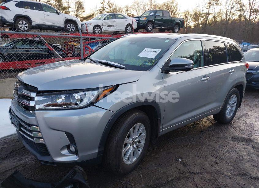 Photo 2 of 2019 Toyota Highlander LIMITED PLATINUM (VIN 5TDDZRFH0KS999390)