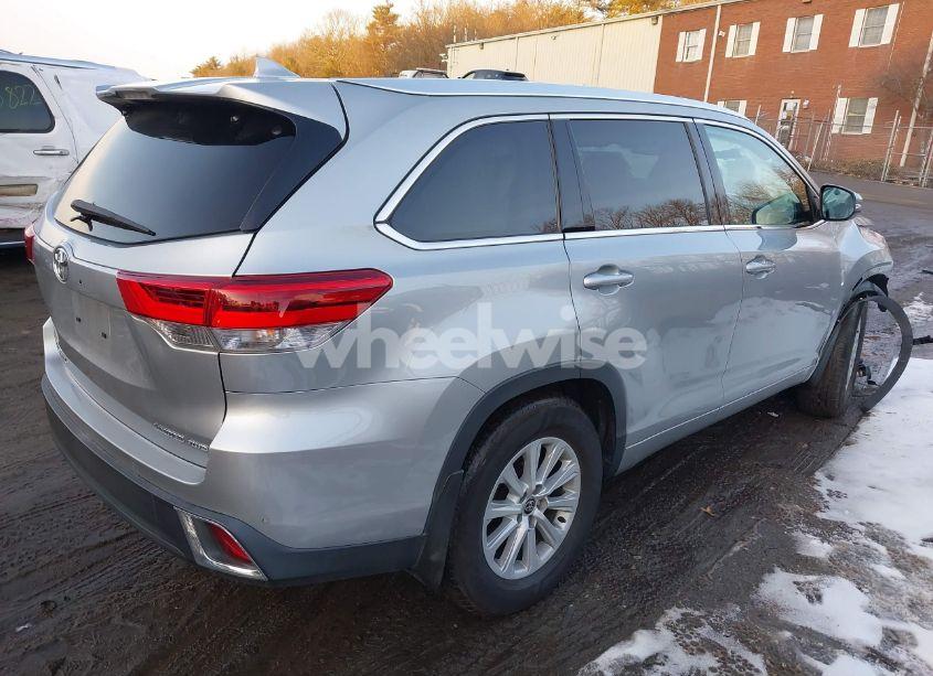 Photo 4 of 2019 Toyota Highlander LIMITED PLATINUM (VIN 5TDDZRFH0KS999390)