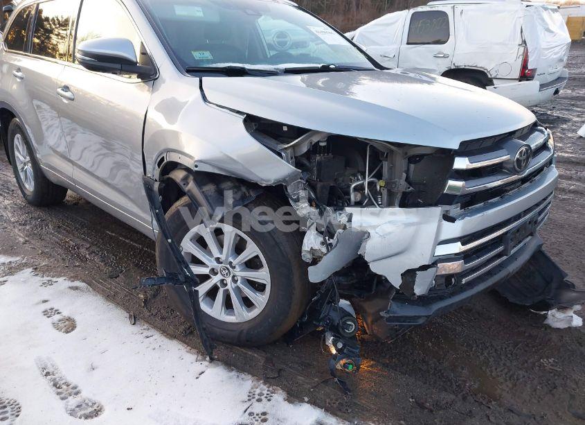 Photo 6 of 2019 Toyota Highlander LIMITED PLATINUM (VIN 5TDDZRFH0KS999390)